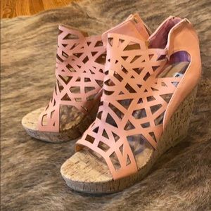 CUTE cutout wedges